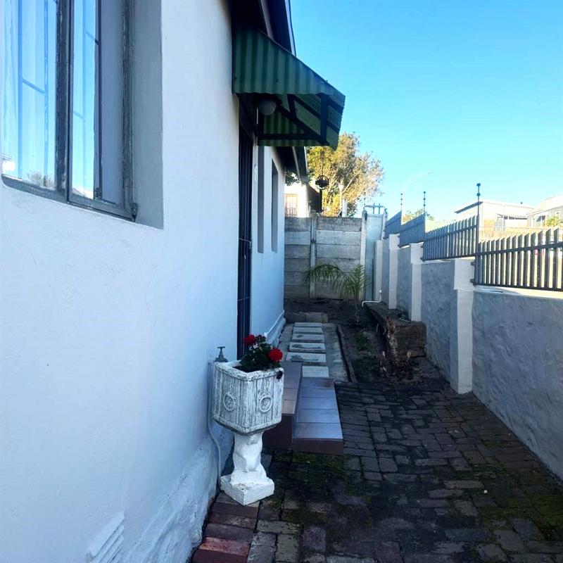 4 Bedroom Property for Sale in Bodorp Western Cape